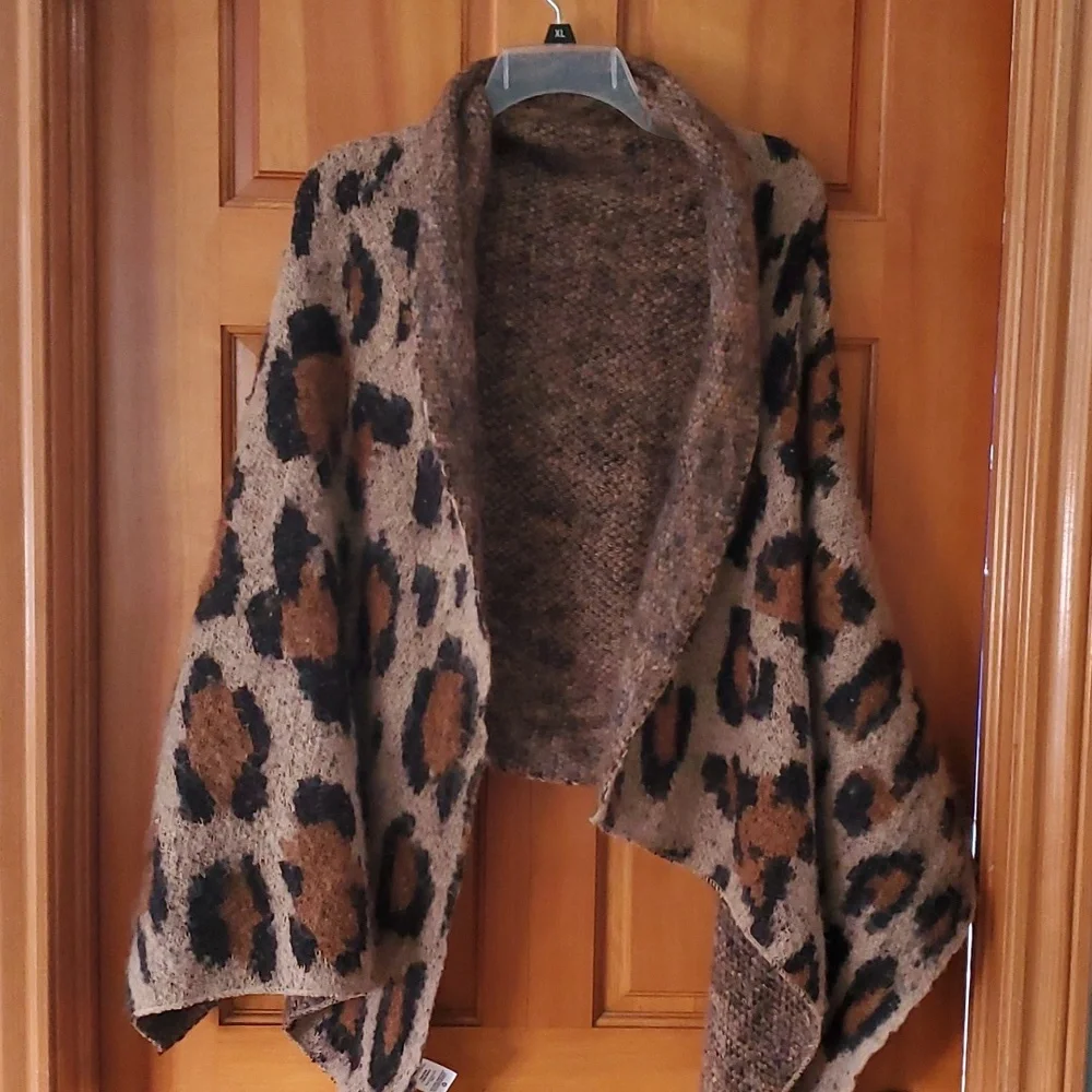 Sumptuous‎ Plush Reversible Wrap in Brown Leopard Print One Size